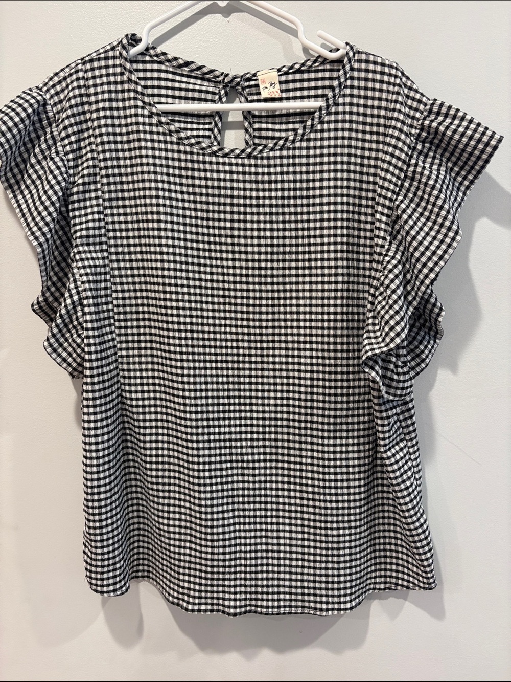 7th Ray Black and White Gingham Ruffle Sleeve ptp 21-22.5 length 28 retail $54